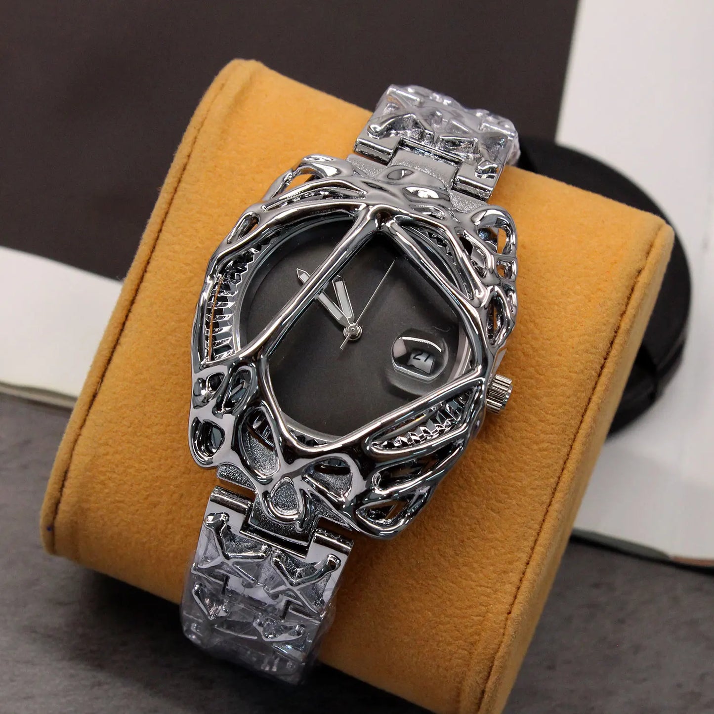 Stylish opposite sex vine watch alabaster style retro Y2K European American watches special-shaped advanced ins niche watches